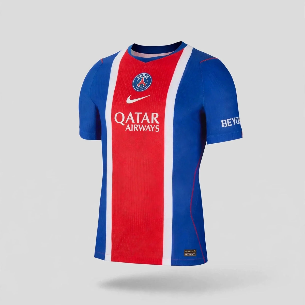Maillot domicile du Paris Saint-Germain bleu à bande centrale rouge, vue de face